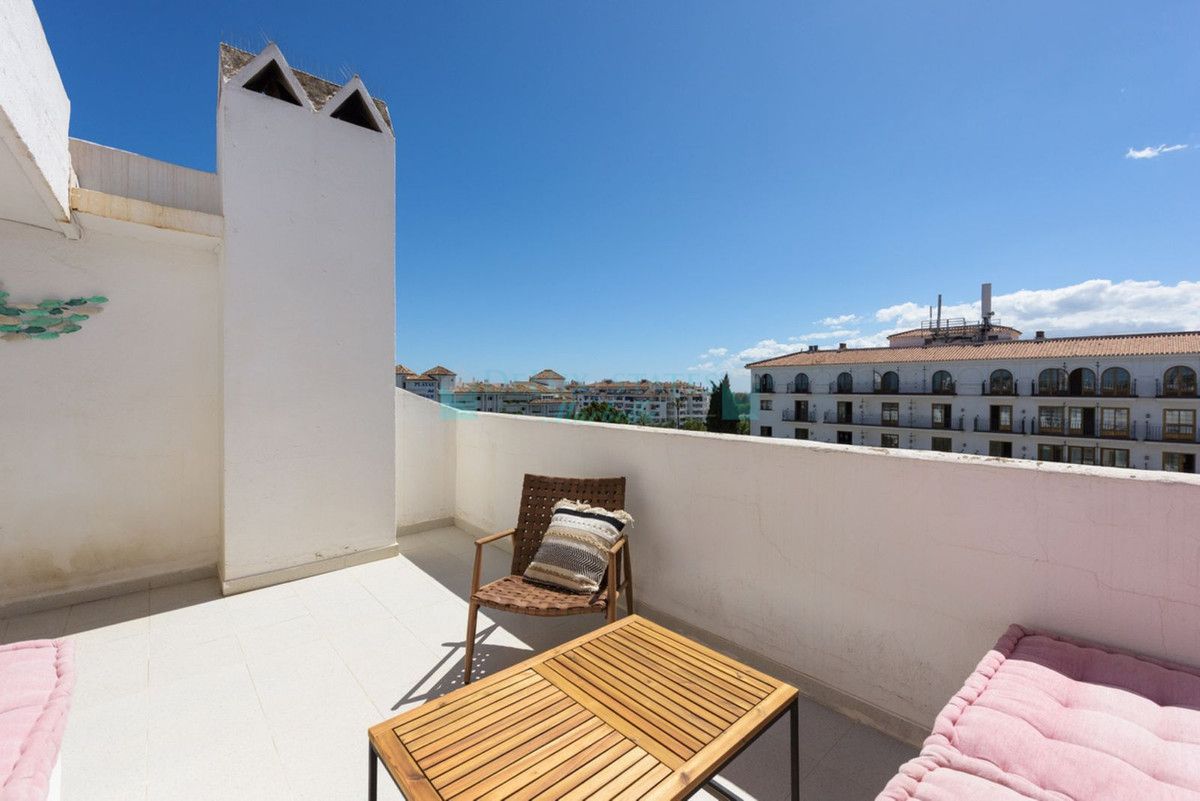 Town House for sale in Nueva Andalucia