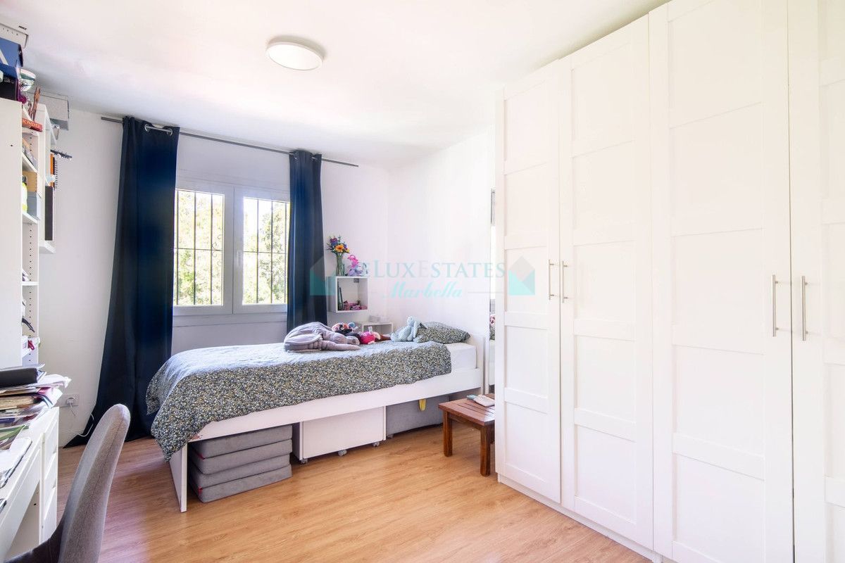 Town House for sale in Atalaya, Estepona