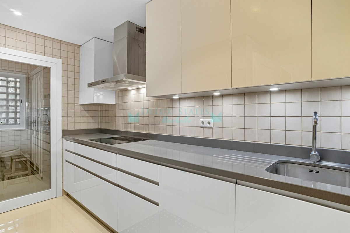 Ground Floor Apartment for sale in Nueva Andalucia