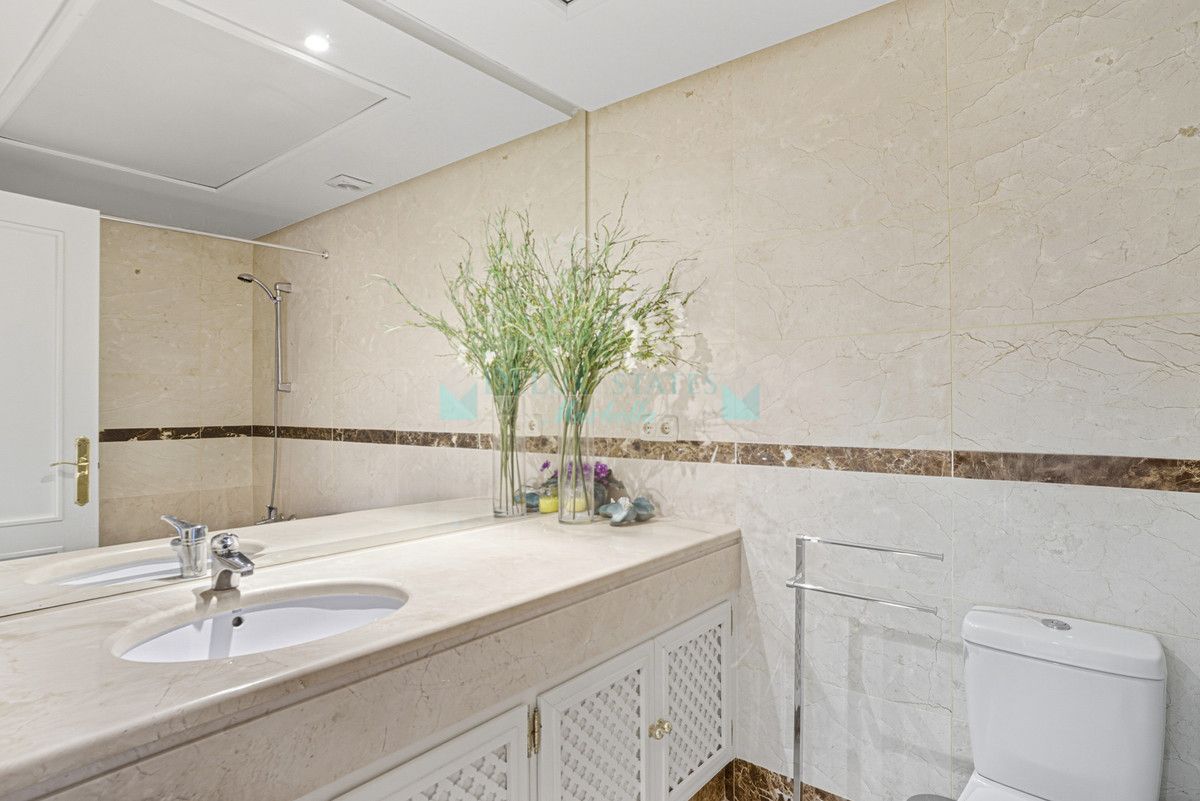 Ground Floor Apartment for sale in Nueva Andalucia