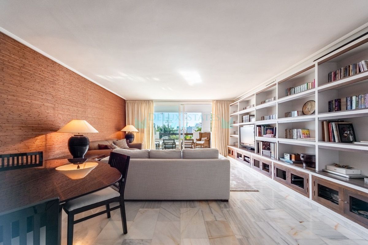 Apartamento en venta en Bel Air, Estepona