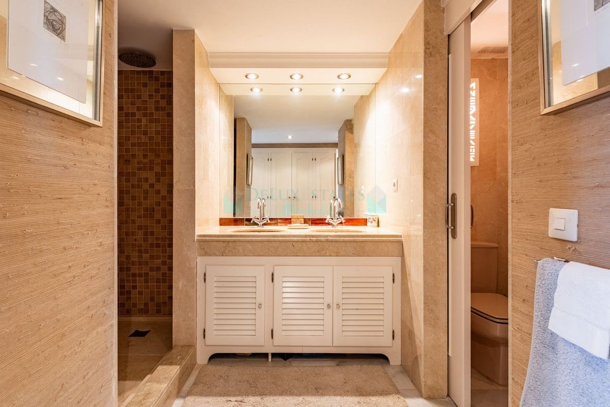 Apartamento en venta en Bel Air, Estepona