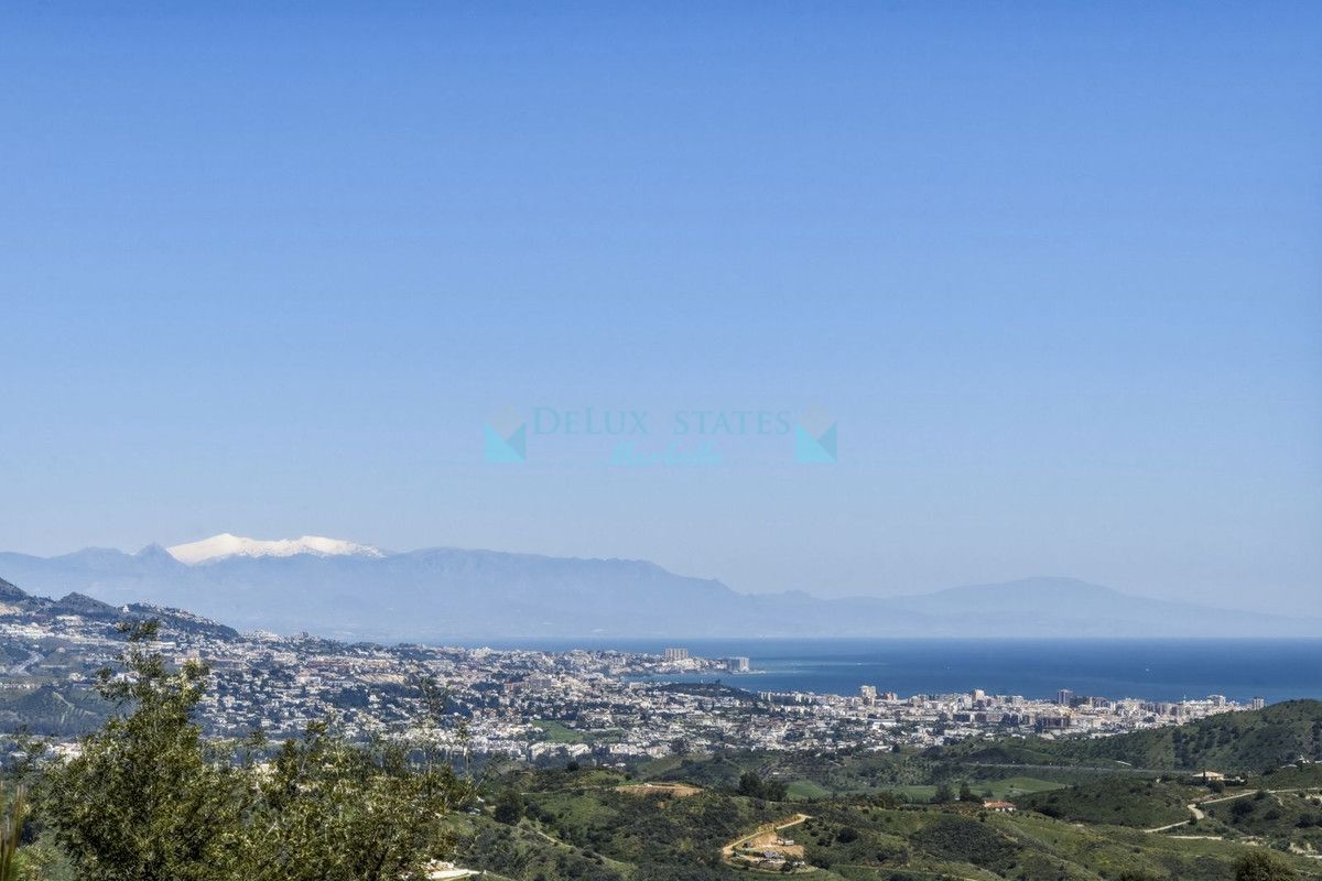 Apartment for sale in La Mairena, Marbella East