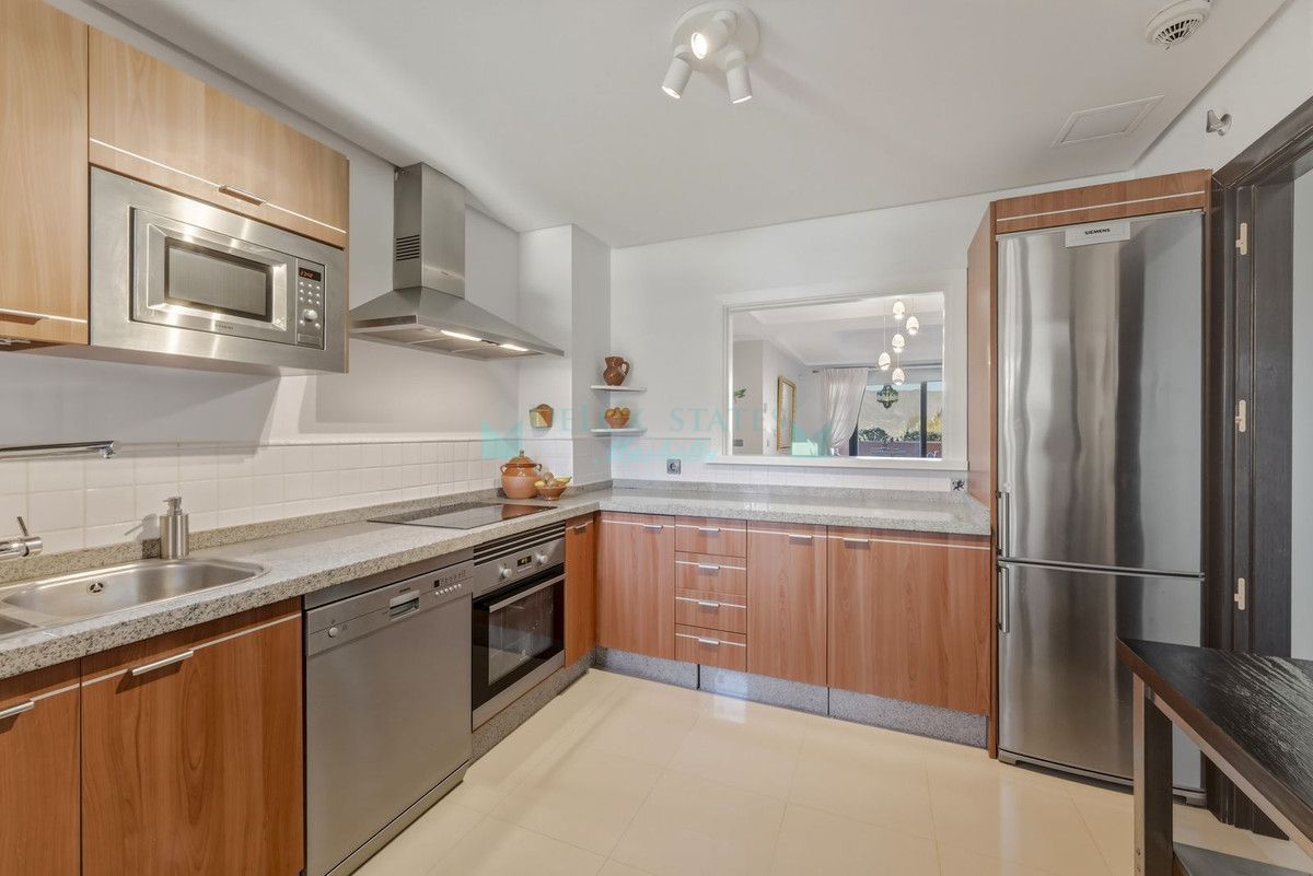 Apartment for sale in La Mairena, Marbella East