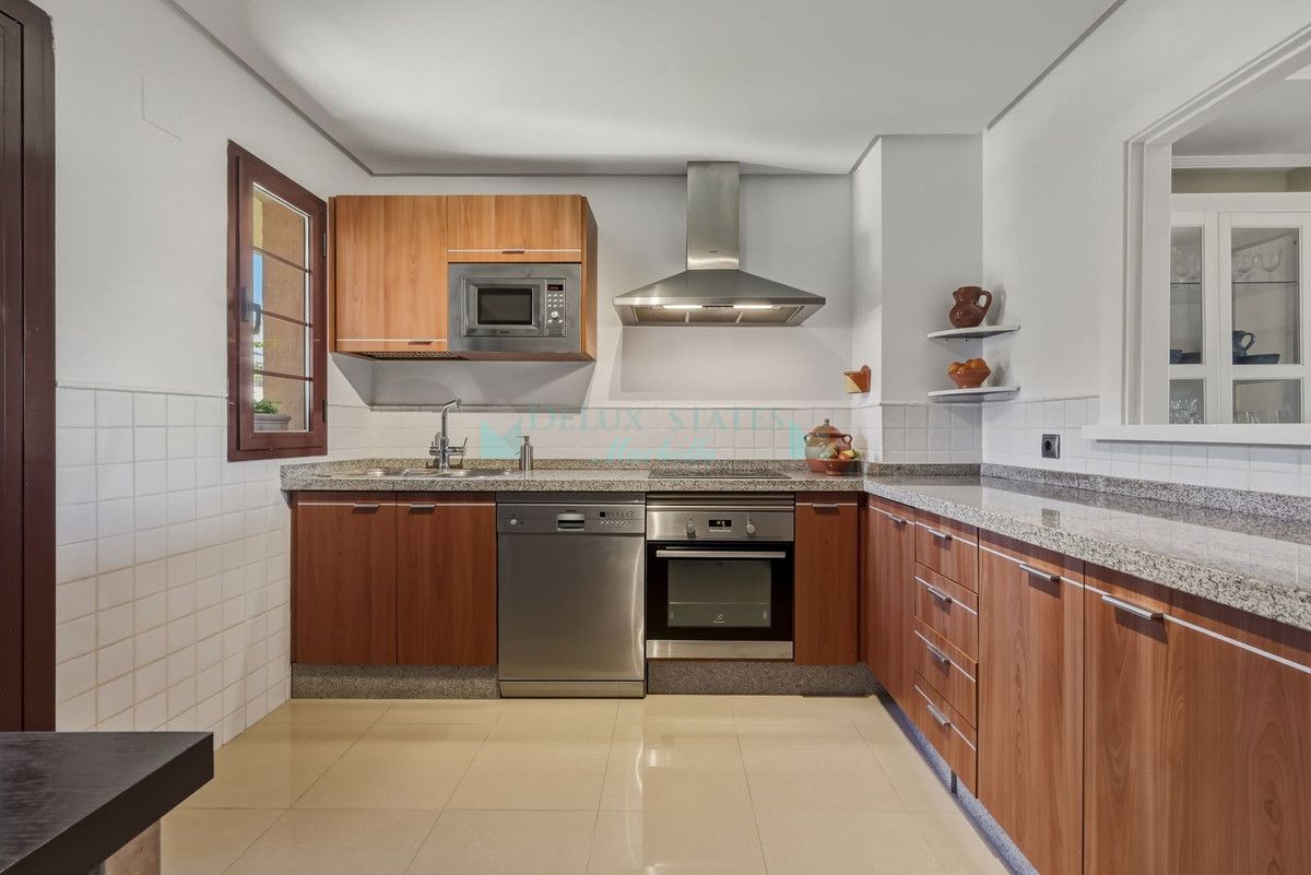 Apartment for sale in La Mairena, Marbella East