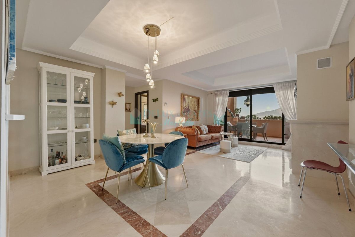 Apartment for sale in La Mairena, Marbella East