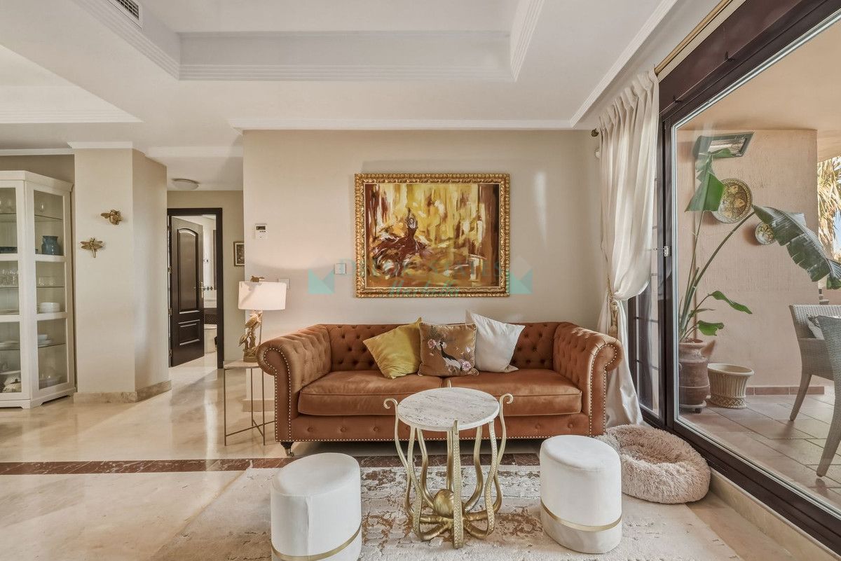 Apartment for sale in La Mairena, Marbella East