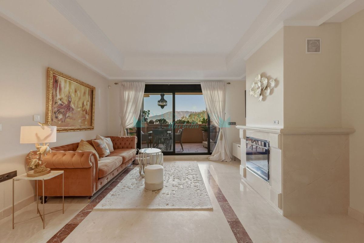 Apartment for sale in La Mairena, Marbella East