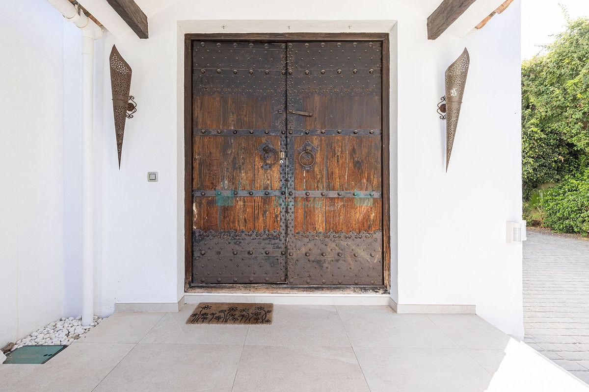 Villa for sale in El Rosario, Marbella East