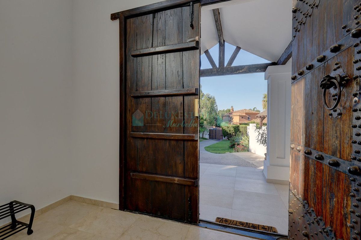 Villa for sale in El Rosario, Marbella East