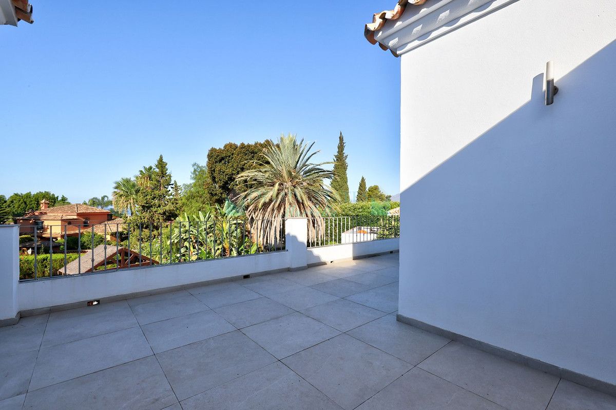 Villa for sale in El Rosario, Marbella East