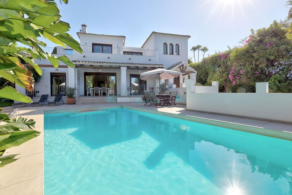 Villa for sale in El Rosario, Marbella East