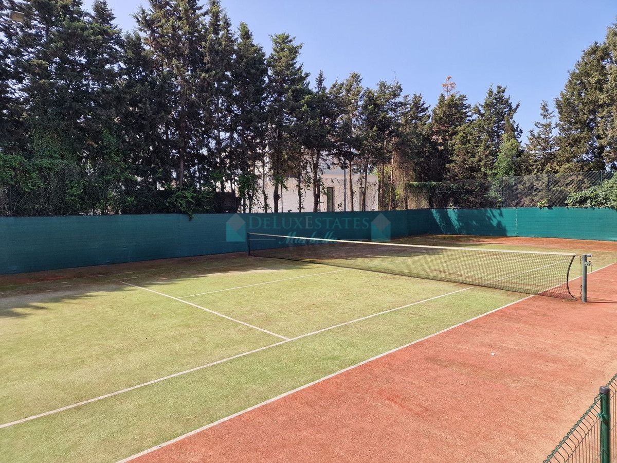 Villa for sale in Guadalmina Baja, San Pedro de Alcantara