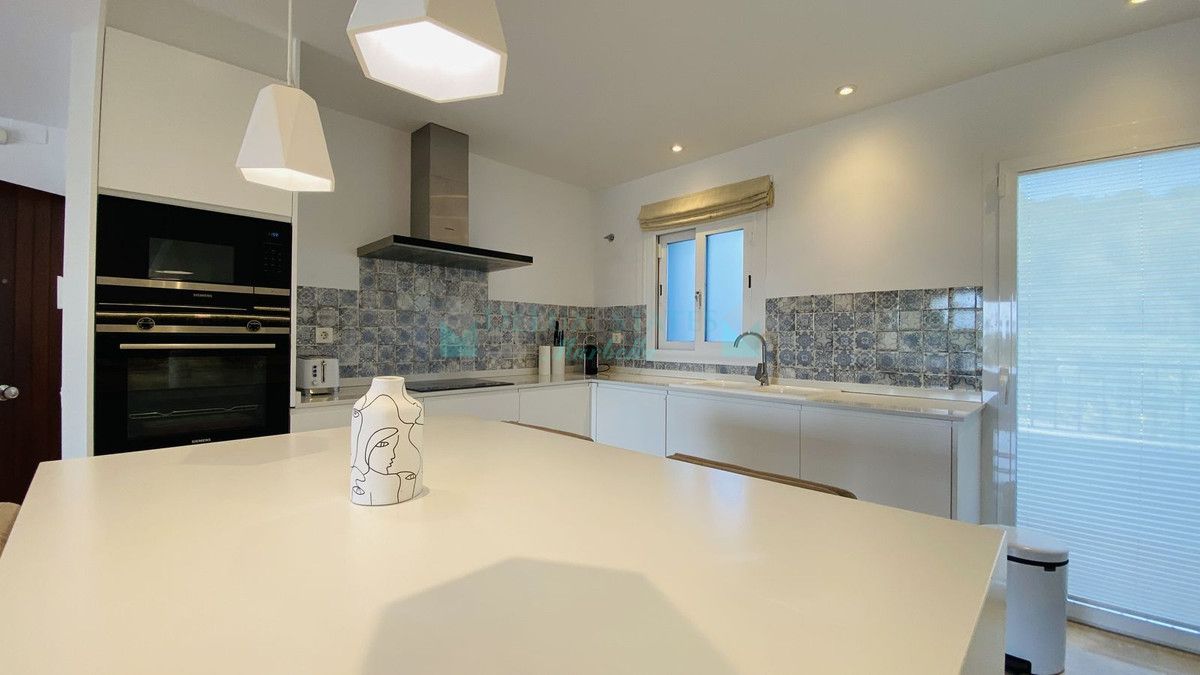 Ground Floor Apartment for sale in El Paraiso, Estepona