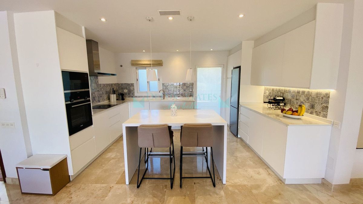 Ground Floor Apartment for sale in El Paraiso, Estepona
