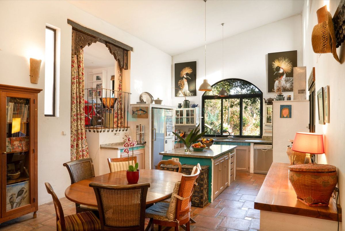 Finca for sale in Estepona