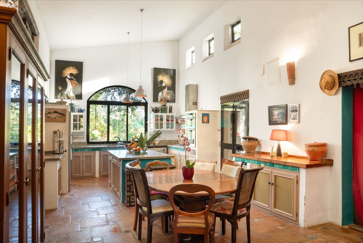 Finca for sale in Estepona