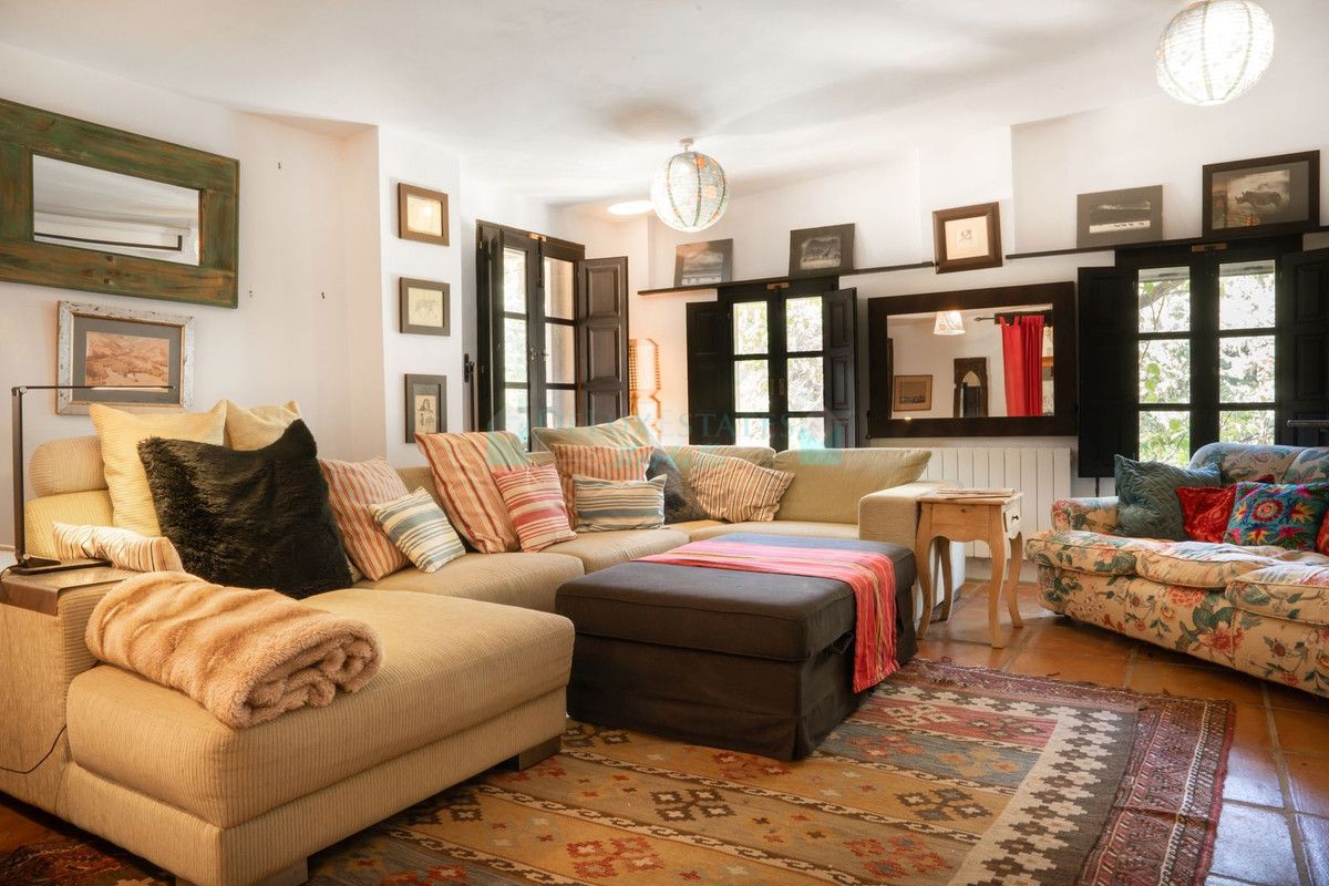 Finca for sale in Estepona