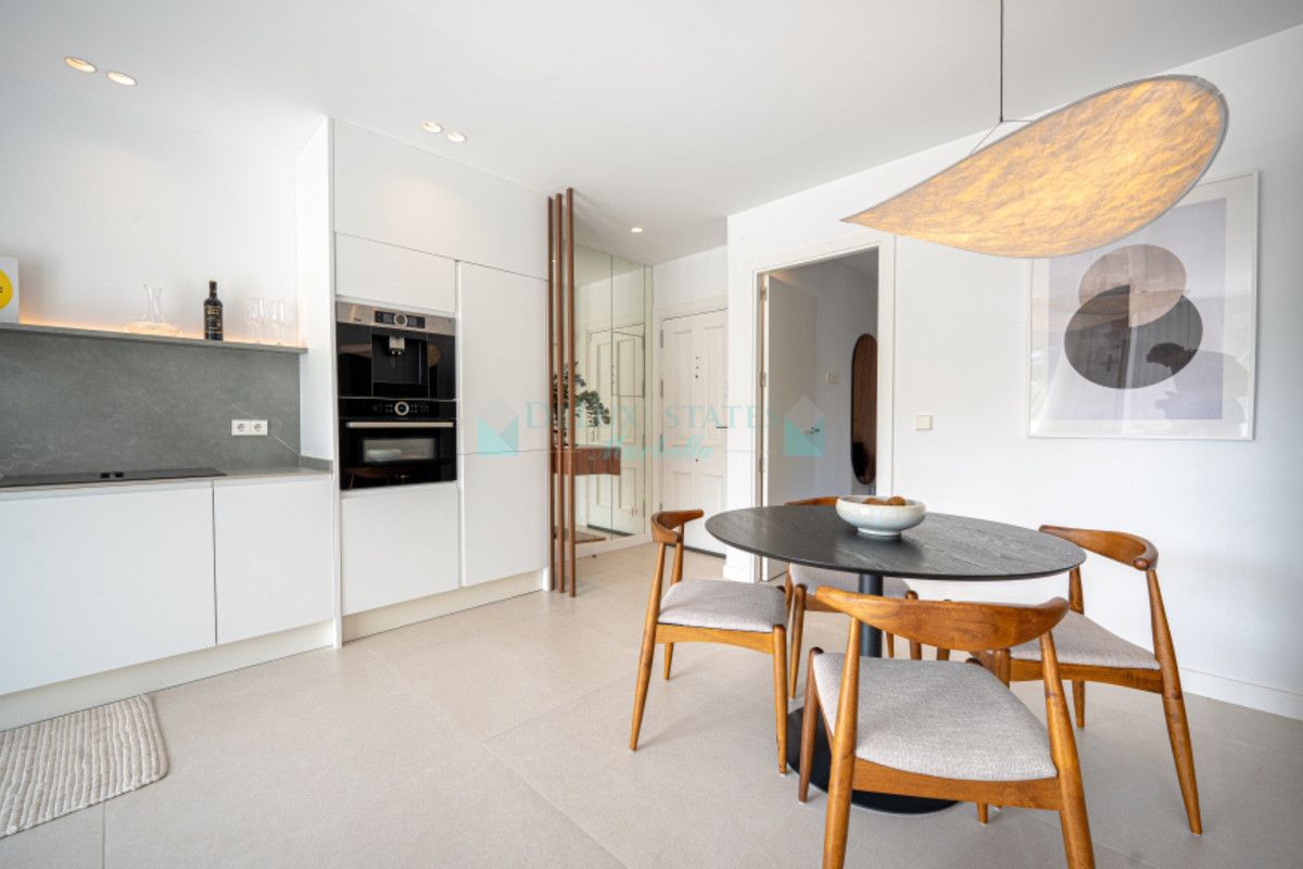 Apartment for sale in Benahavis