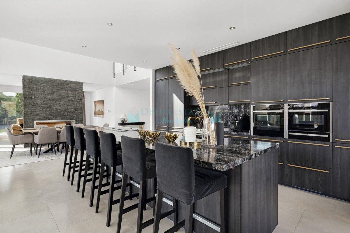 Villa for sale in La Quinta, Benahavis