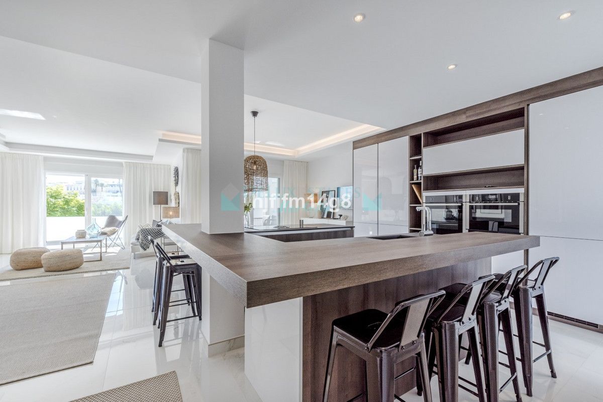 Penthouse for sale in Nueva Andalucia