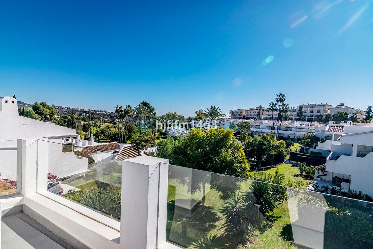 Penthouse for sale in Nueva Andalucia