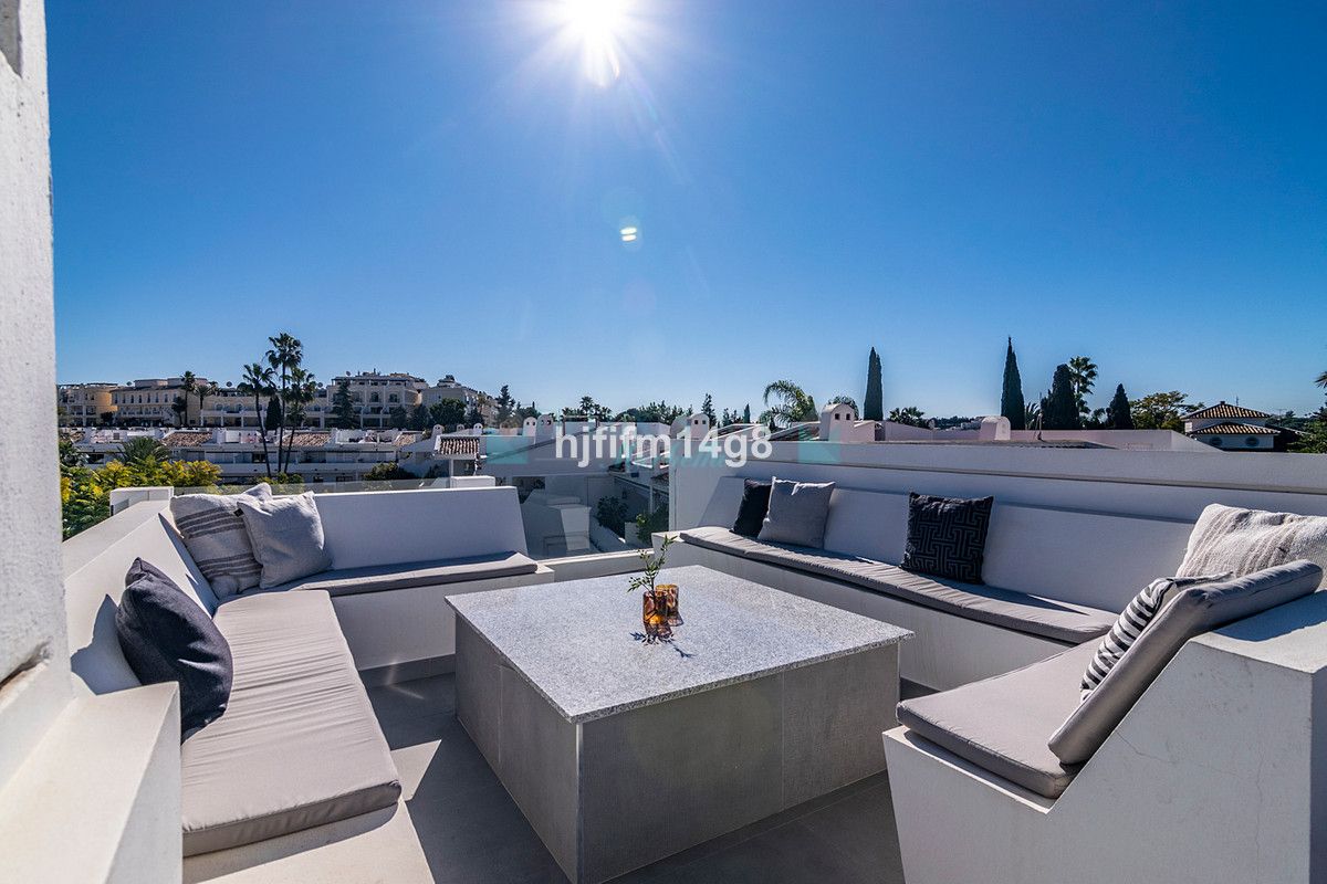 Penthouse for sale in Nueva Andalucia