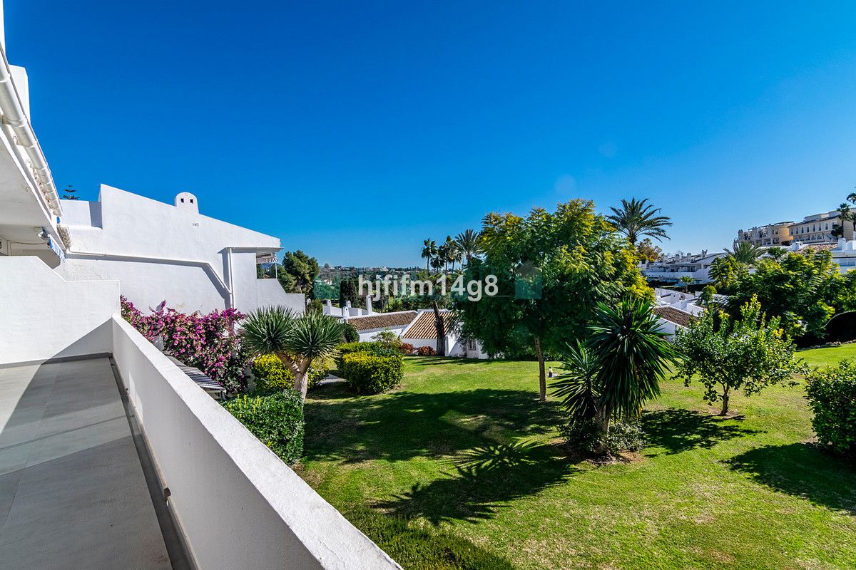 Penthouse for sale in Nueva Andalucia