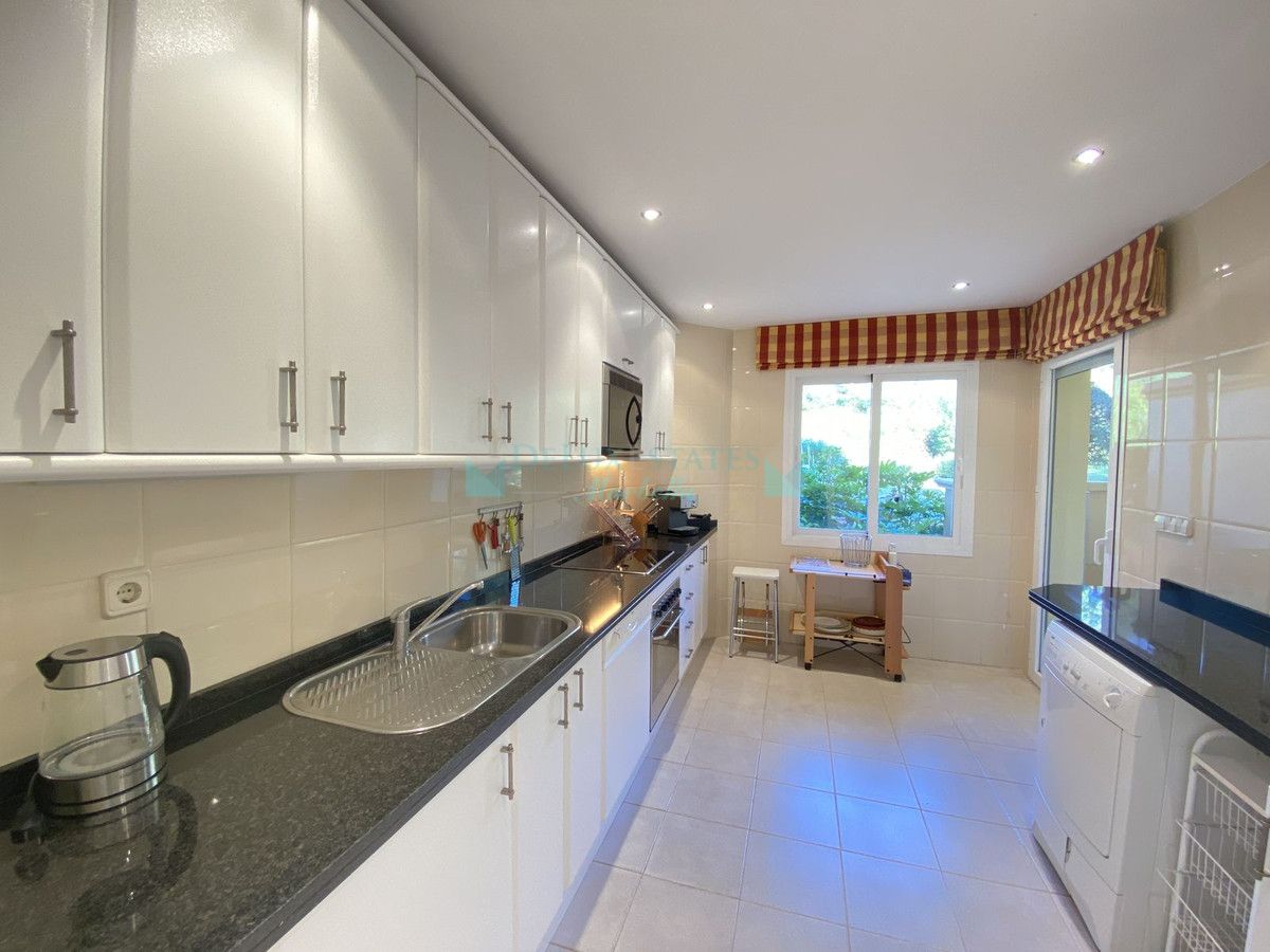 Apartamento Planta Baja en venta en Elviria, Marbella Este
