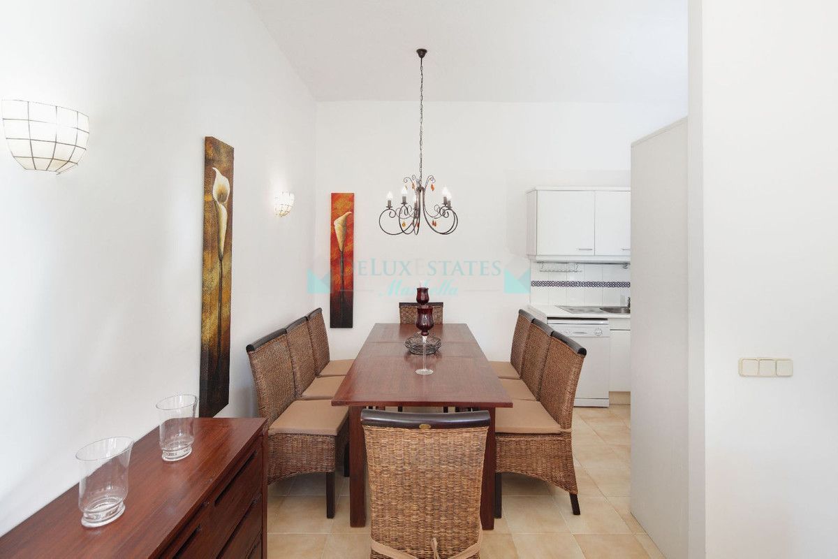 Ground Floor Apartment for sale in Atalaya, Estepona