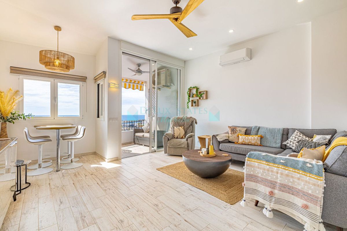 Penthouse for sale in Cabopino, Marbella East