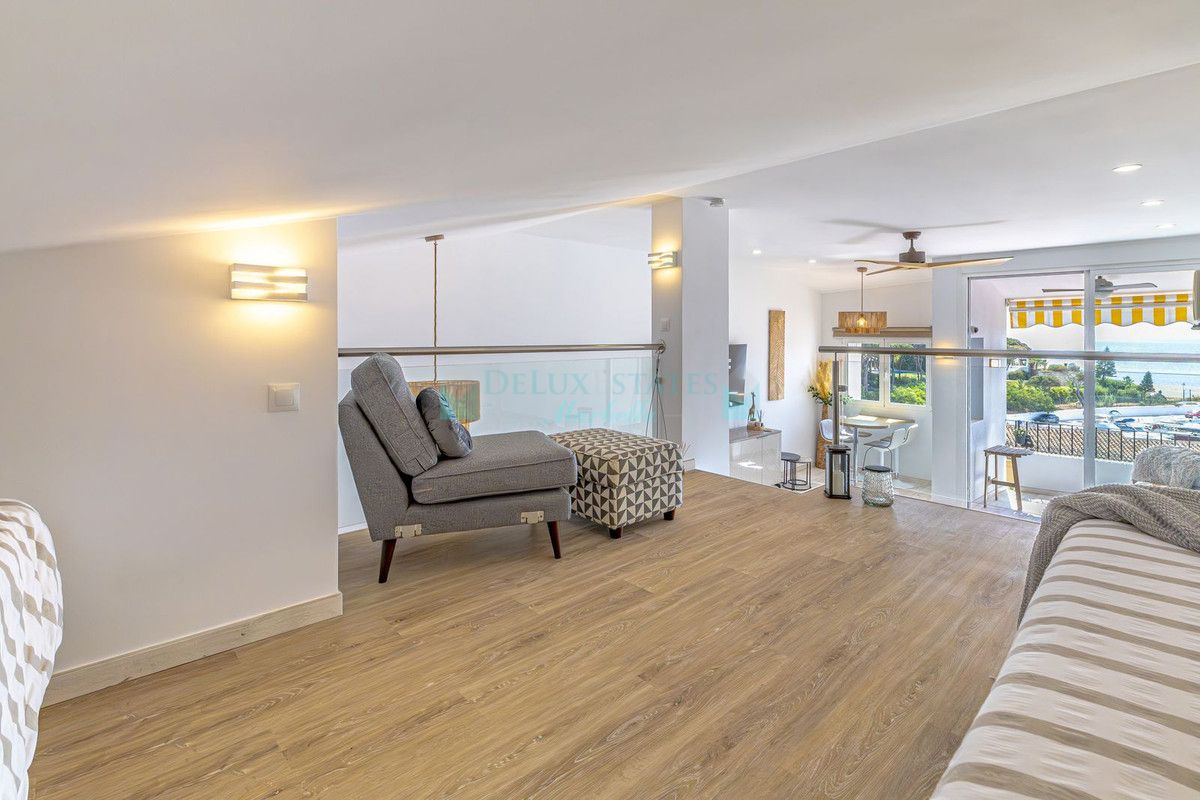 Penthouse for sale in Cabopino, Marbella East