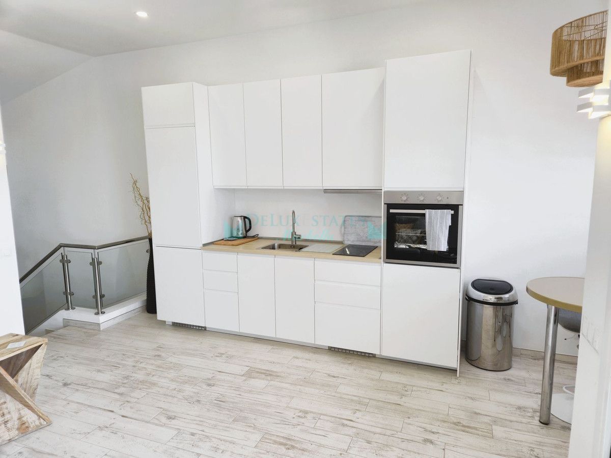 Penthouse for sale in Cabopino, Marbella East