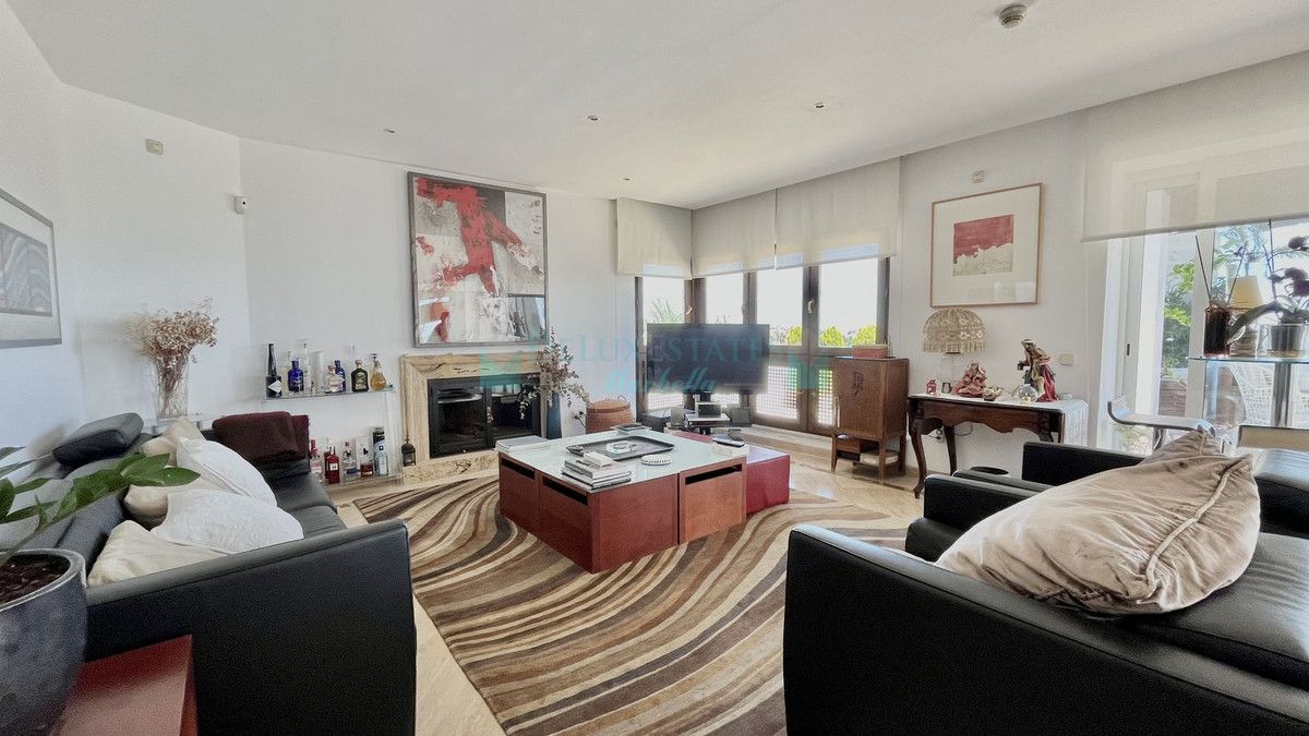 Penthouse for sale in Rio Real, Marbella East