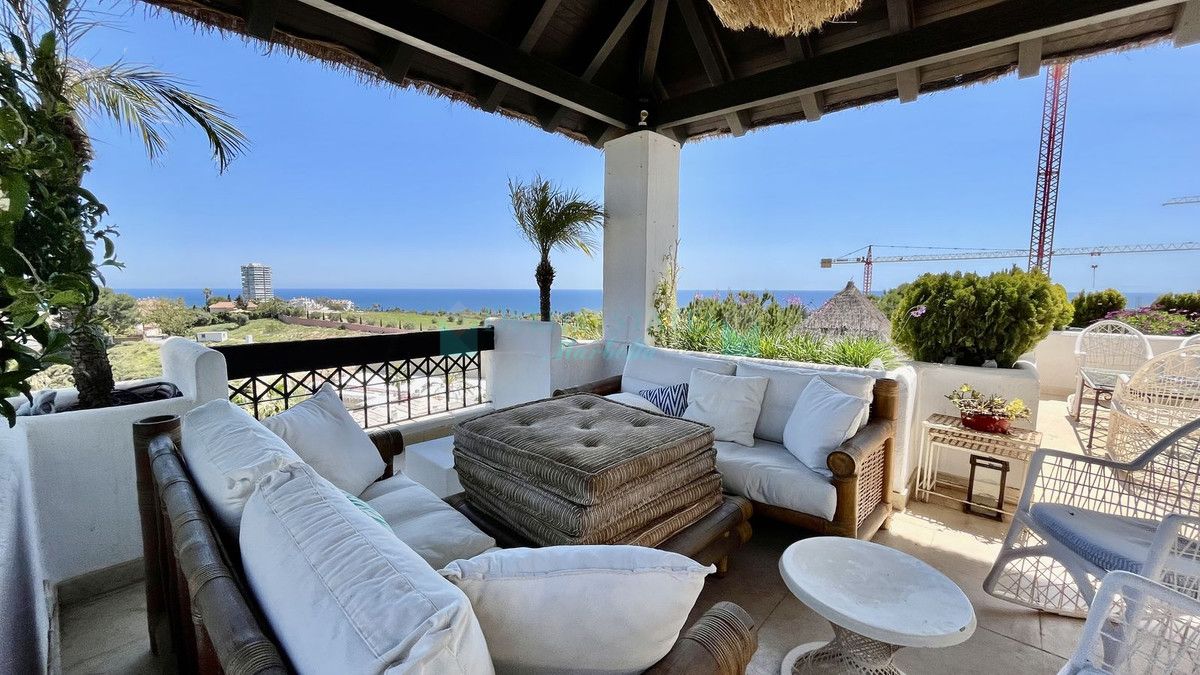 Penthouse for sale in Rio Real, Marbella East