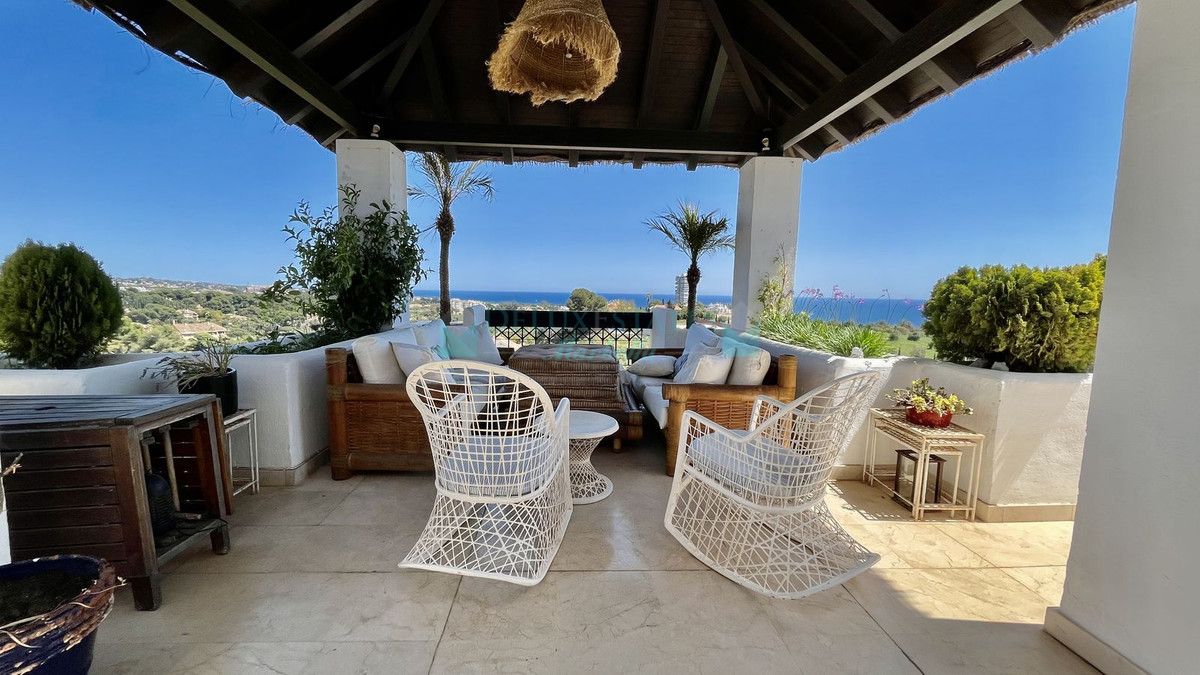 Penthouse for sale in Rio Real, Marbella East
