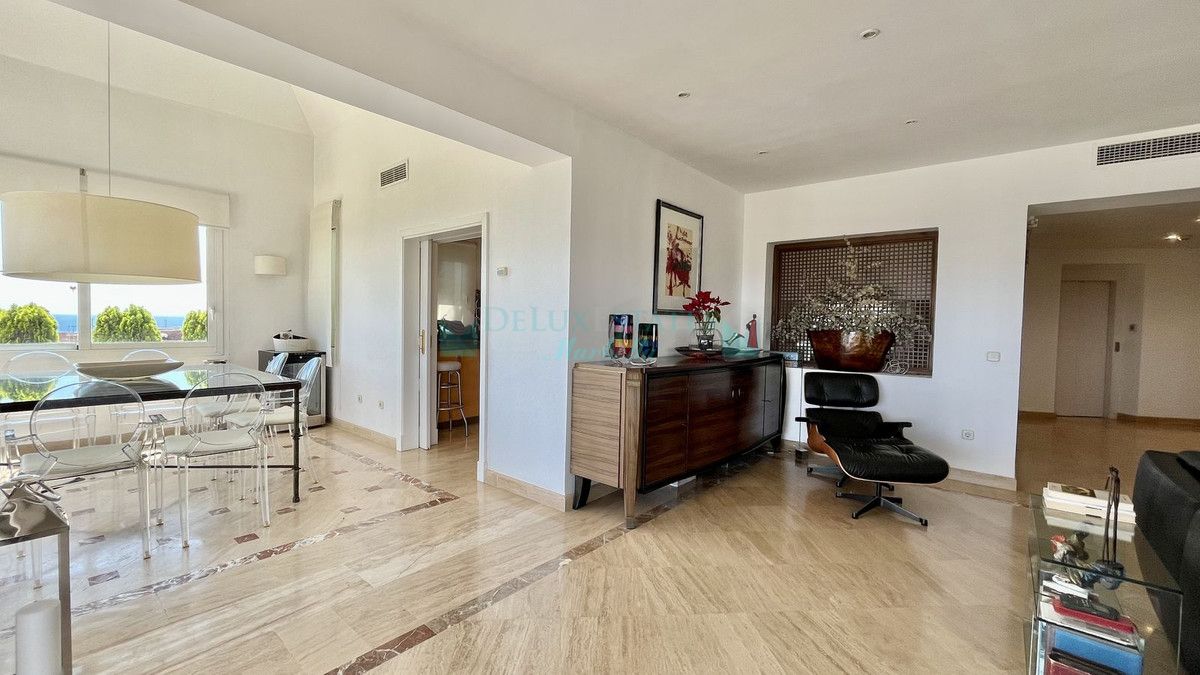 Penthouse for sale in Rio Real, Marbella East