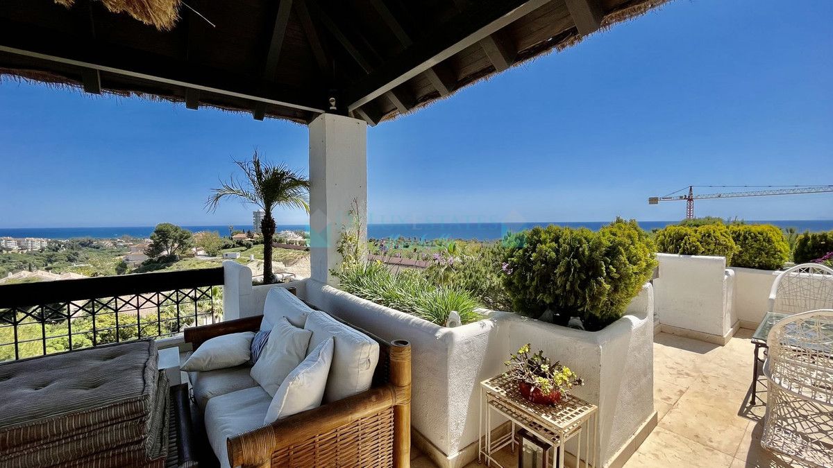 Penthouse for sale in Rio Real, Marbella East
