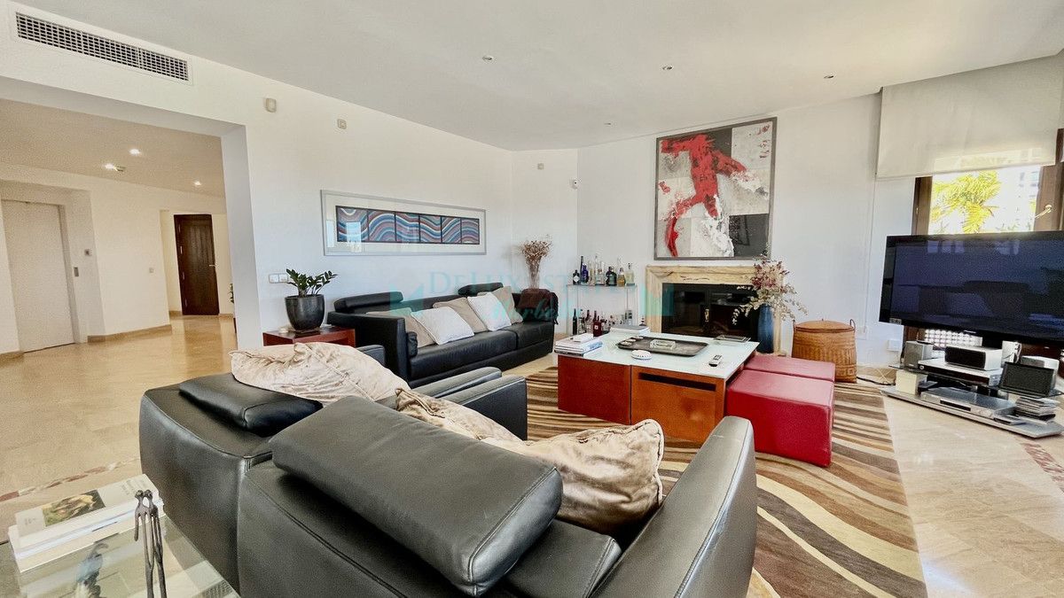 Penthouse for sale in Rio Real, Marbella East