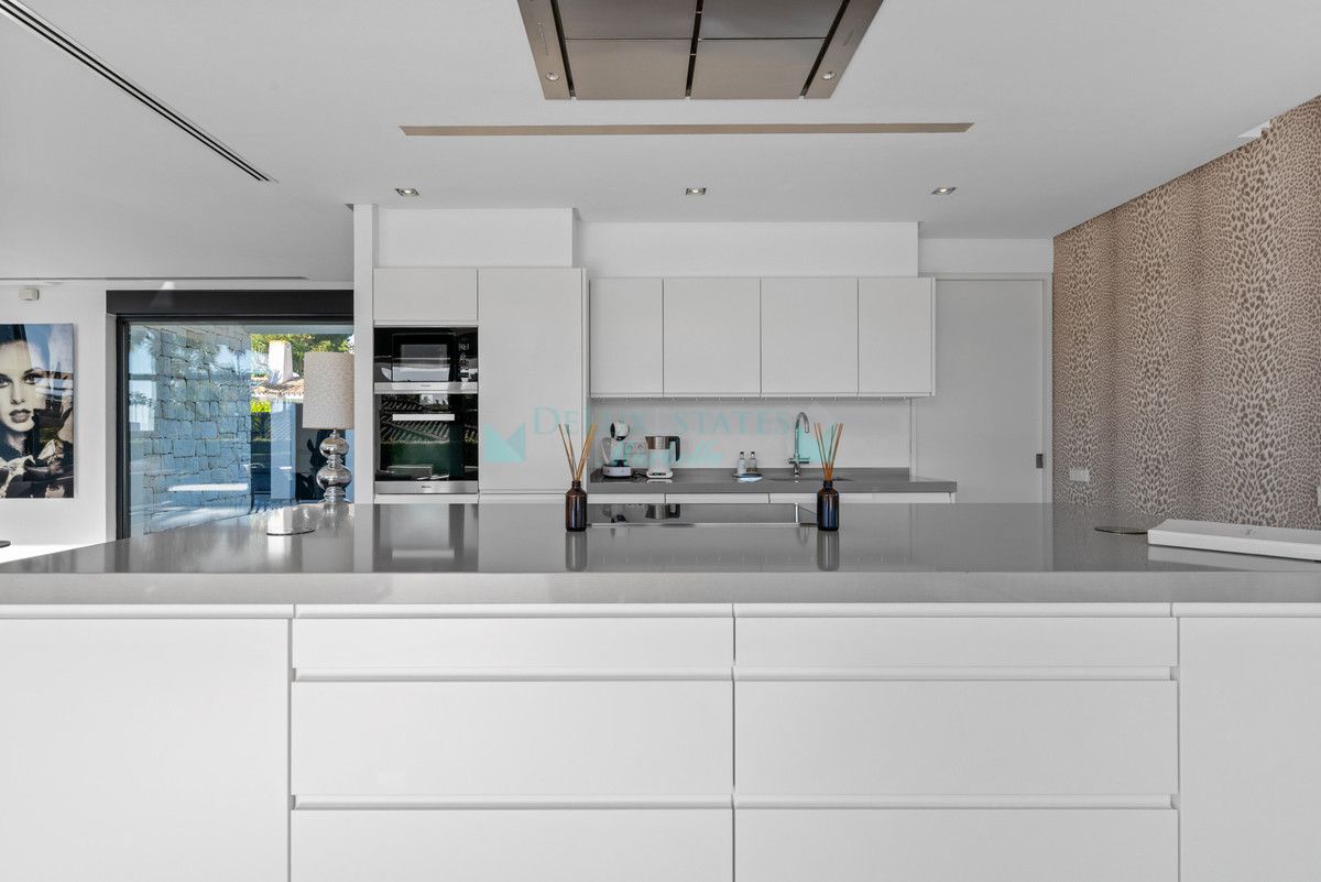 Villa for sale in Los Monteros, Marbella East