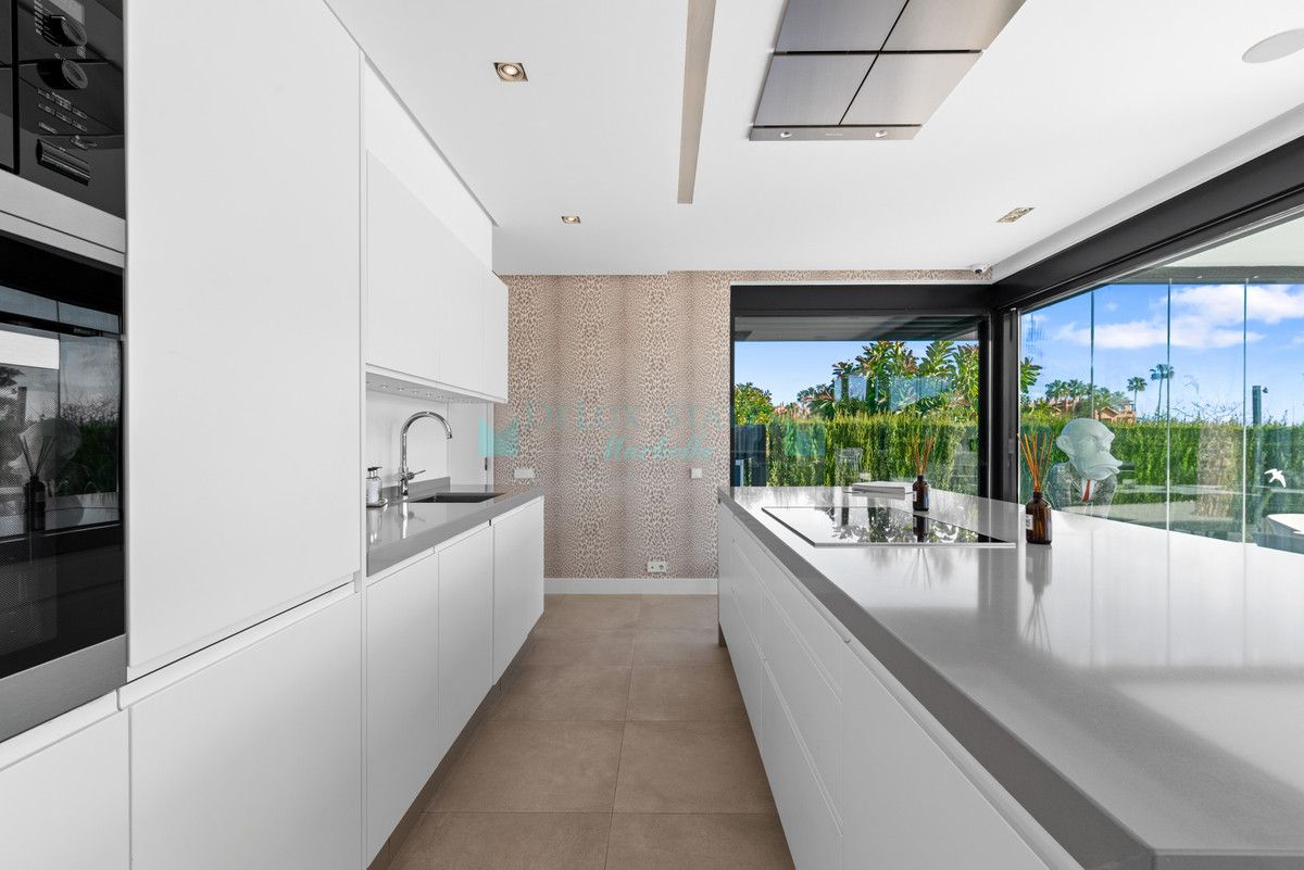 Villa for sale in Los Monteros, Marbella East