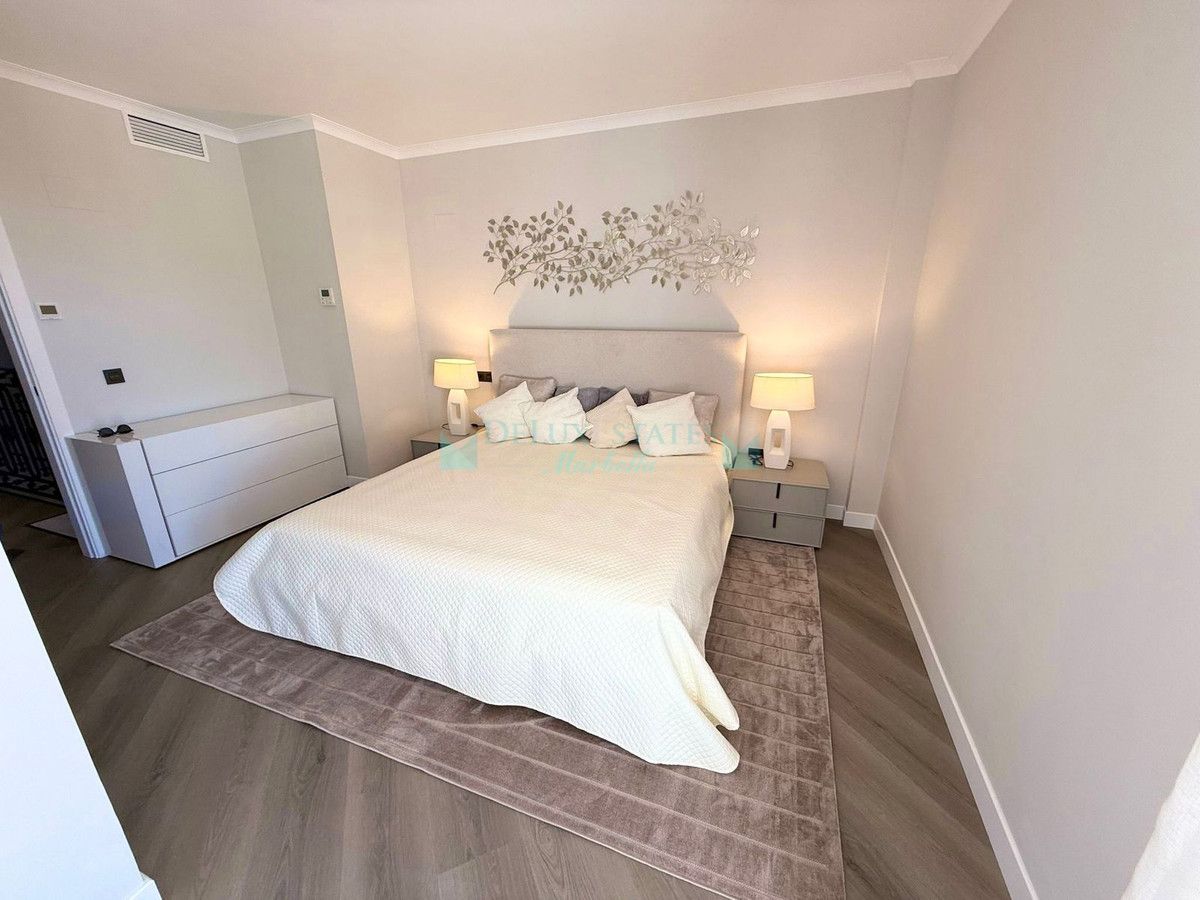 Town House for sale in El Paraiso, Estepona