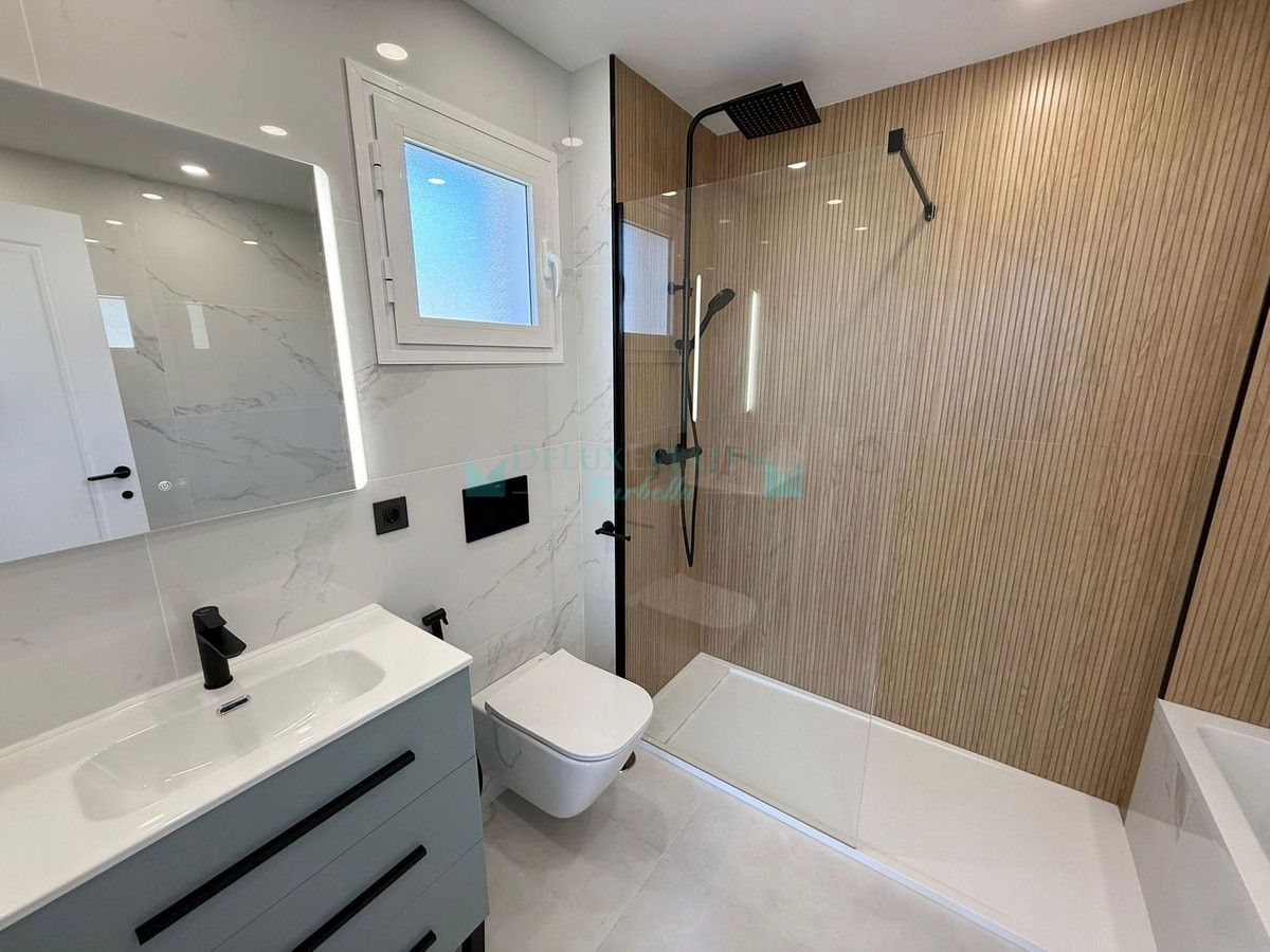 Town House for sale in El Paraiso, Estepona