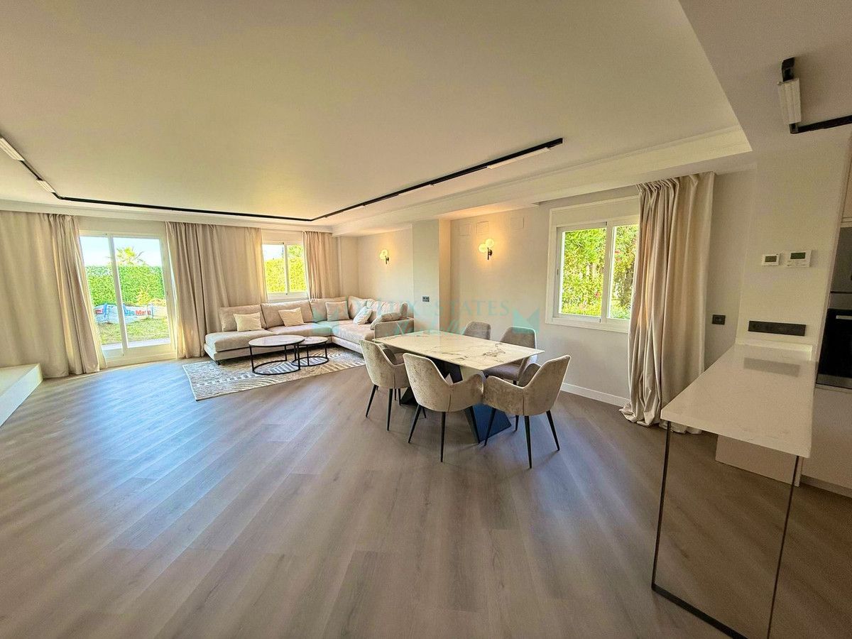 Town House for sale in El Paraiso, Estepona