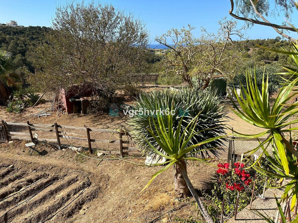 Plot for sale in Cabopino, Marbella East