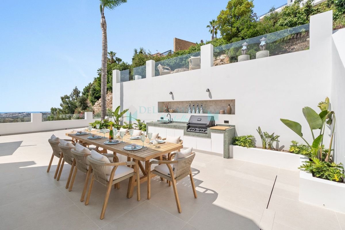 Villa for sale in Nueva Andalucia