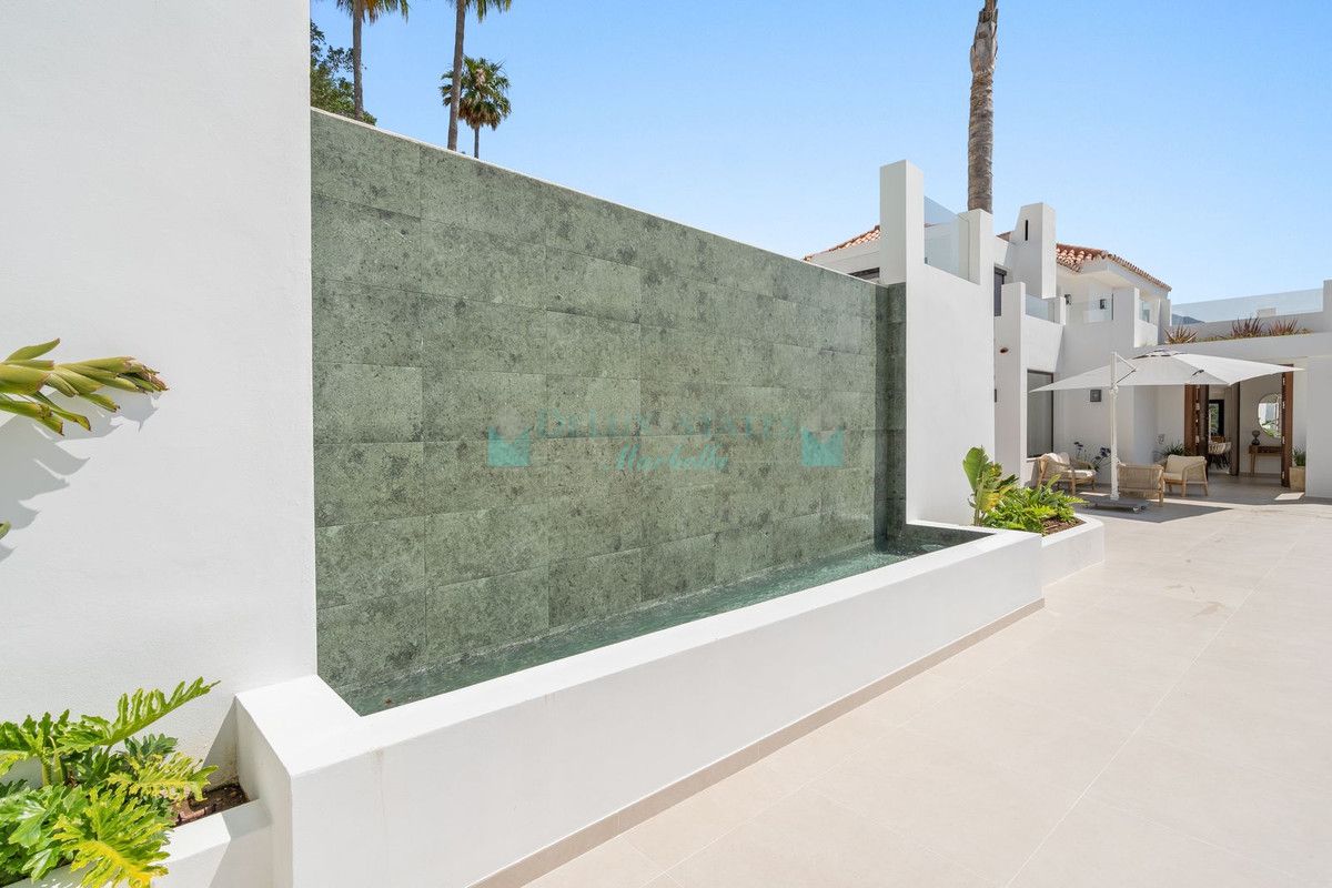 Villa for sale in Nueva Andalucia