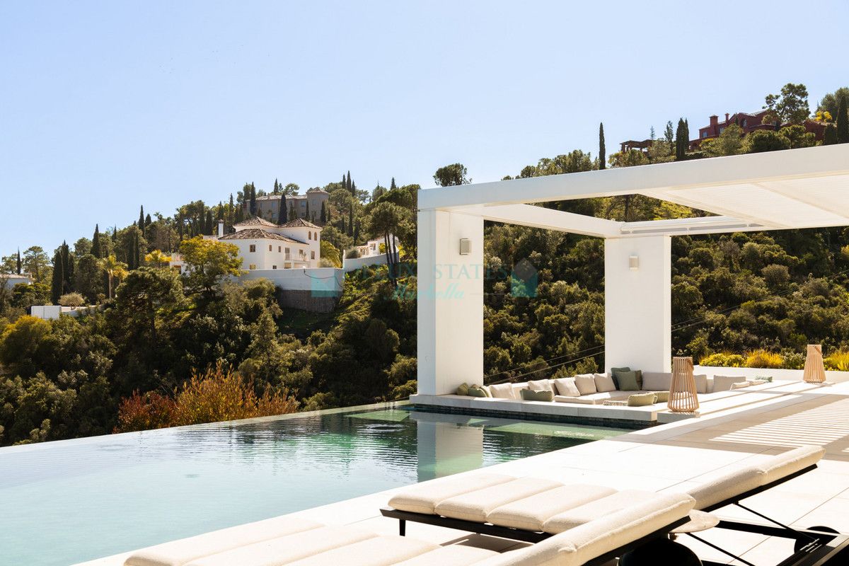 Villa for sale in El Madroñal, Benahavis