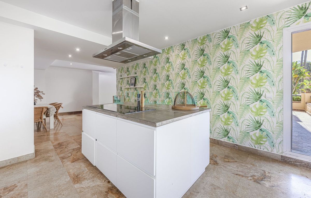 Ground Floor Apartment for sale in Marbella Golden Mile