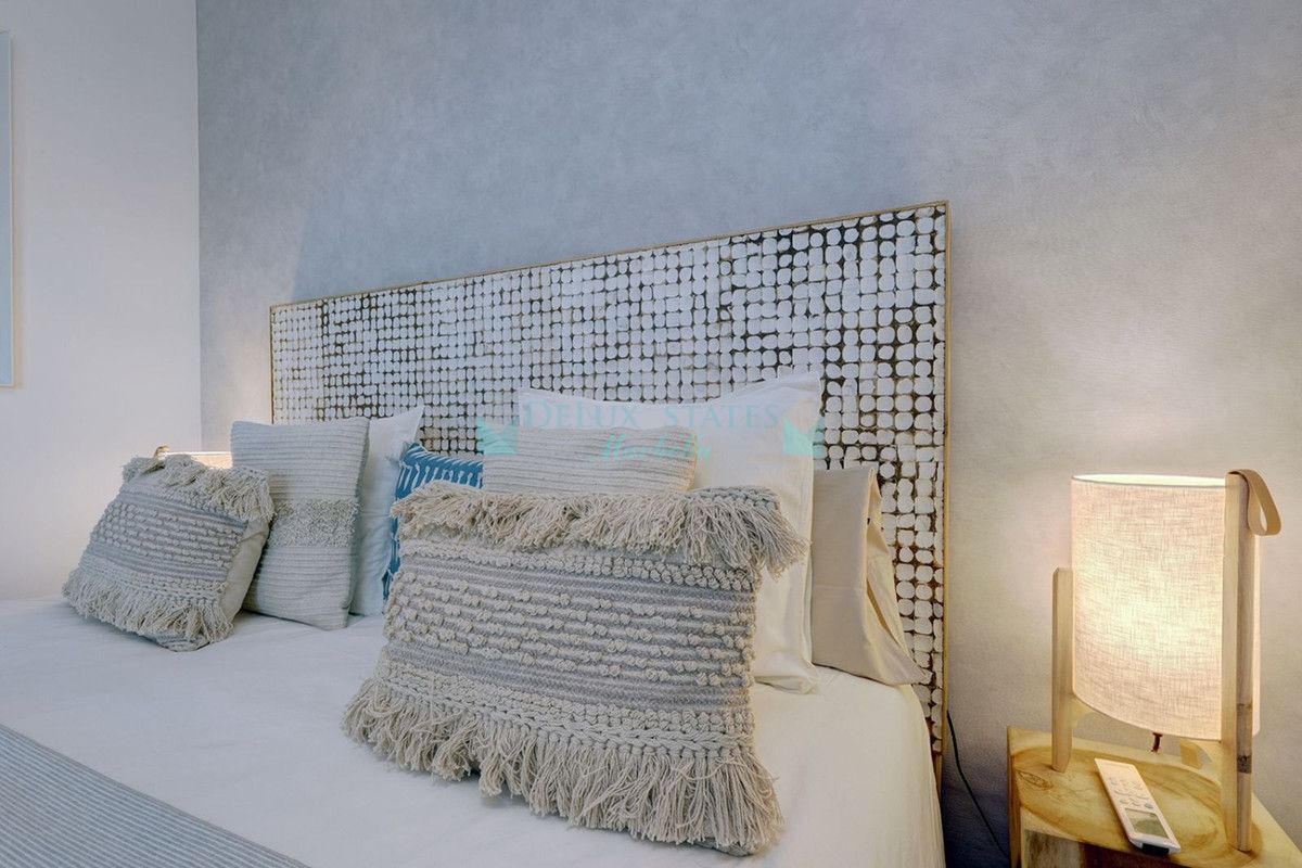 Penthouse for sale in Bahia de Marbella, Marbella East